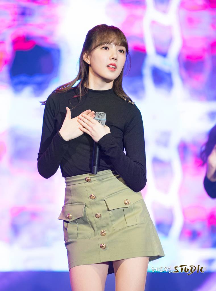 추워진 저녁이라...여자친구 예린.jpg