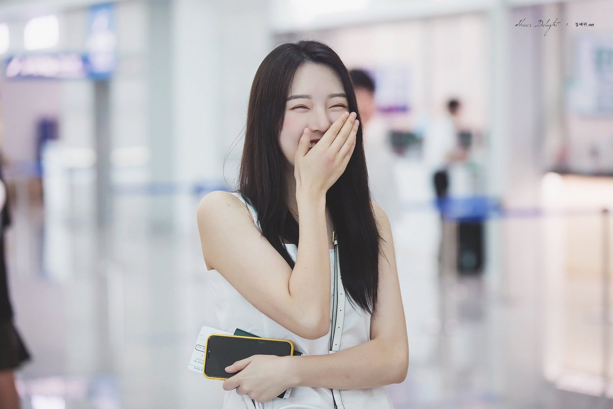 출국하는..여자친구 예린.jpg by Sheer Delight