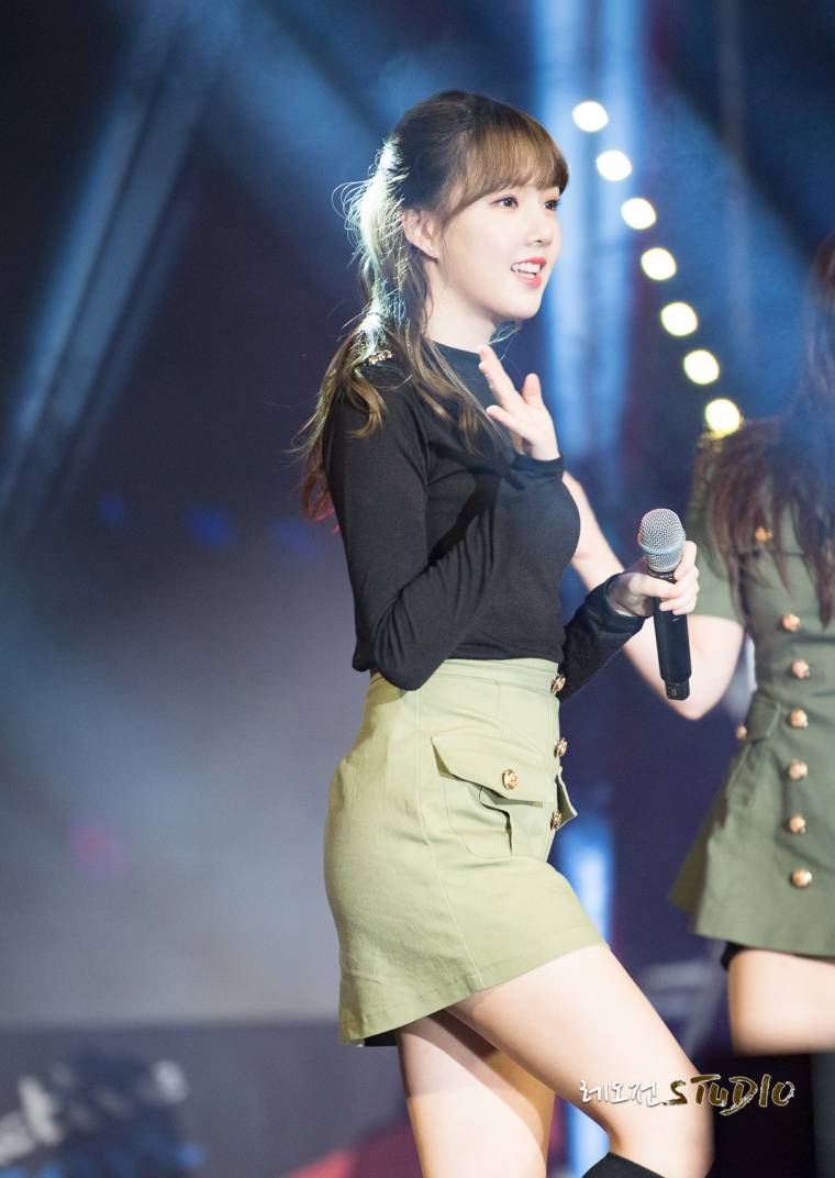 추워진 저녁이라...여자친구 예린.jpg