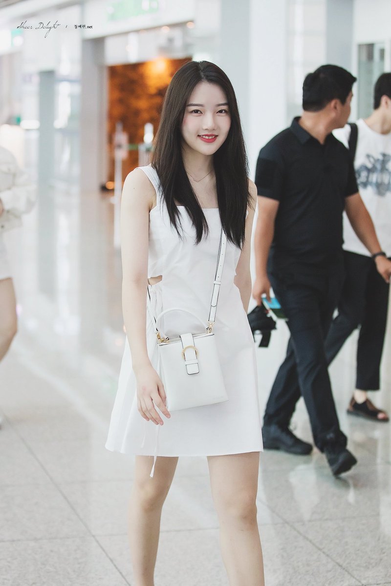 출국하는..여자친구 예린.jpg by Sheer Delight