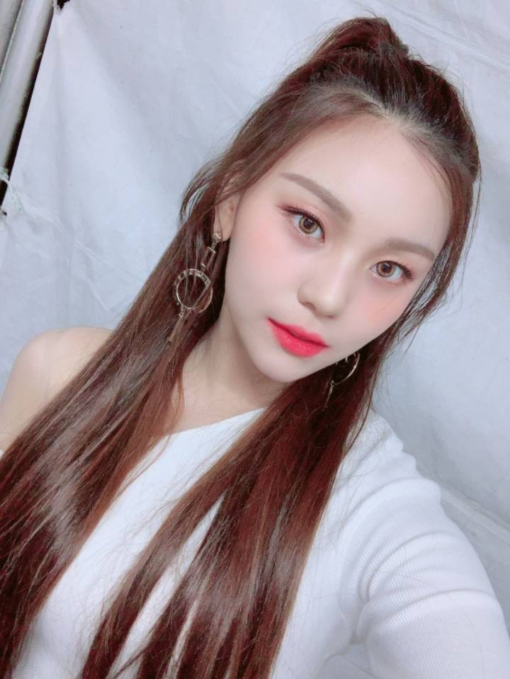여자친구 엄지.twitter