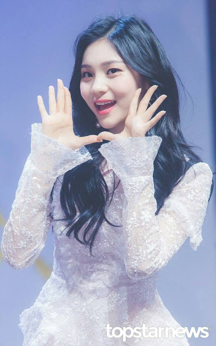 190114 여자친구 쇼케이스 현장.jpg