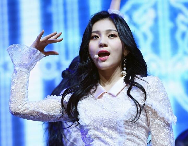 190114 여자친구 쇼케이스 현장.jpg