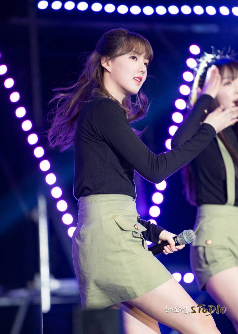 추워진 저녁이라...여자친구 예린.jpg