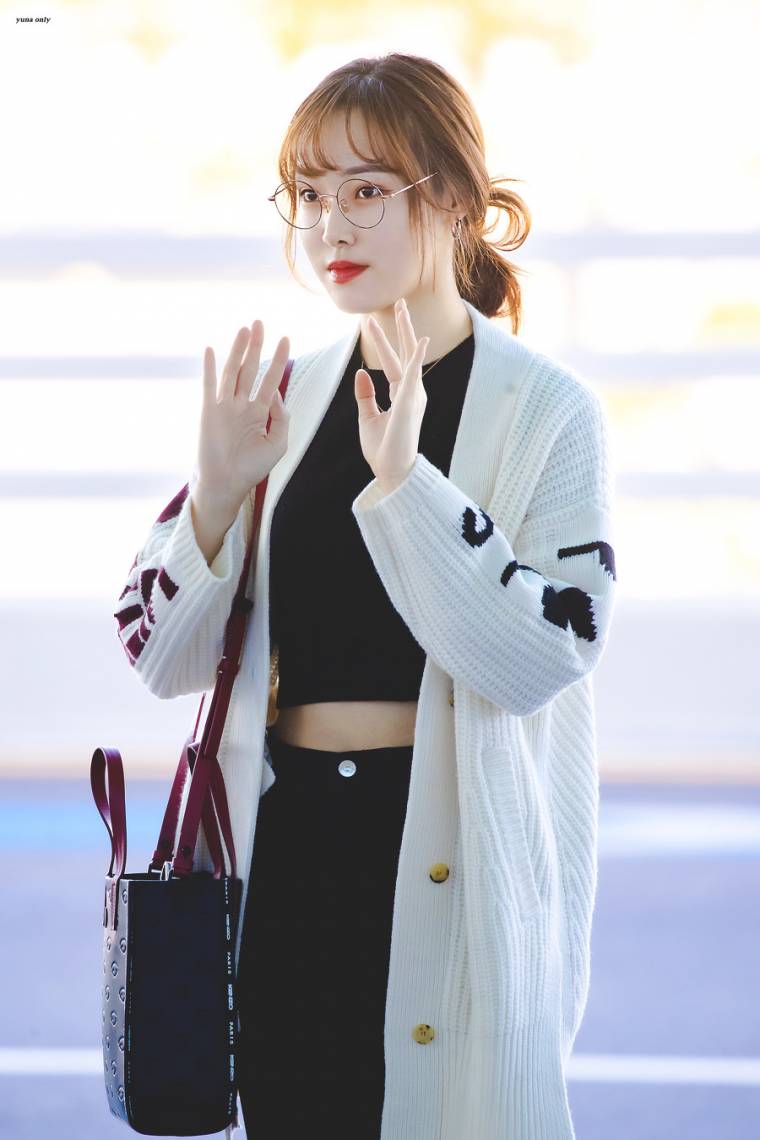 출국하는 여자친구 유주 by-최유나전용