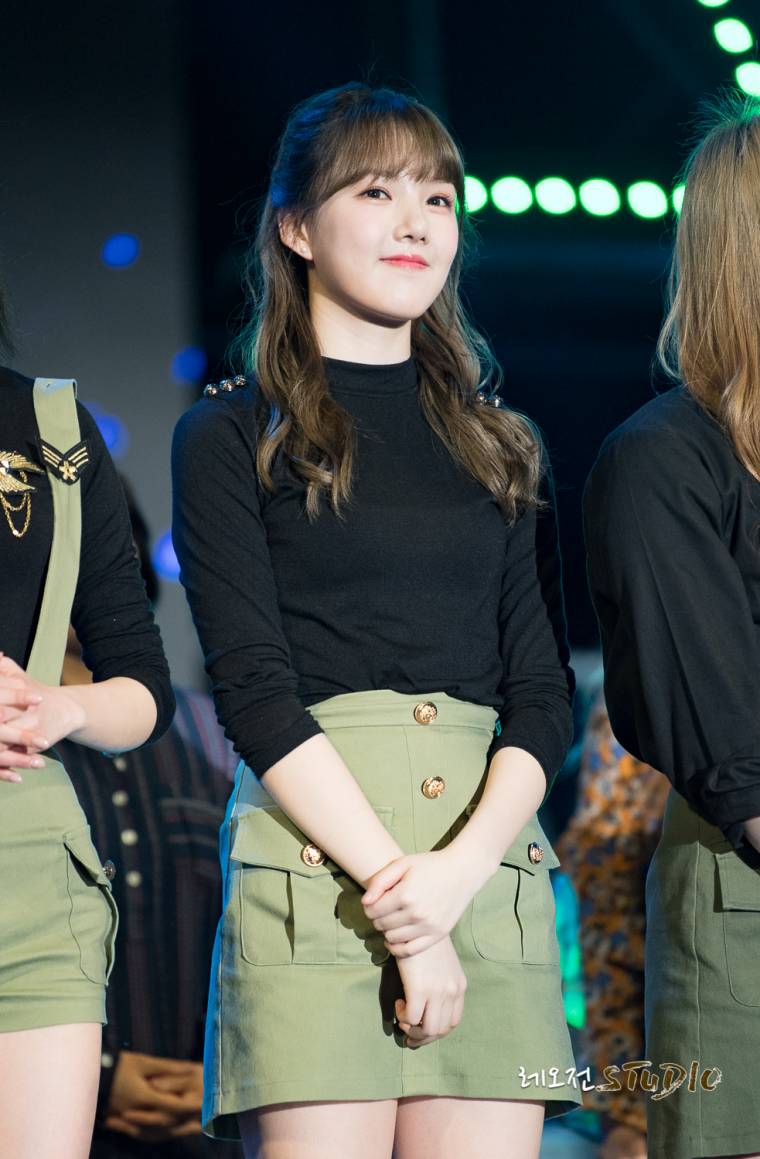 추워진 저녁이라...여자친구 예린.jpg