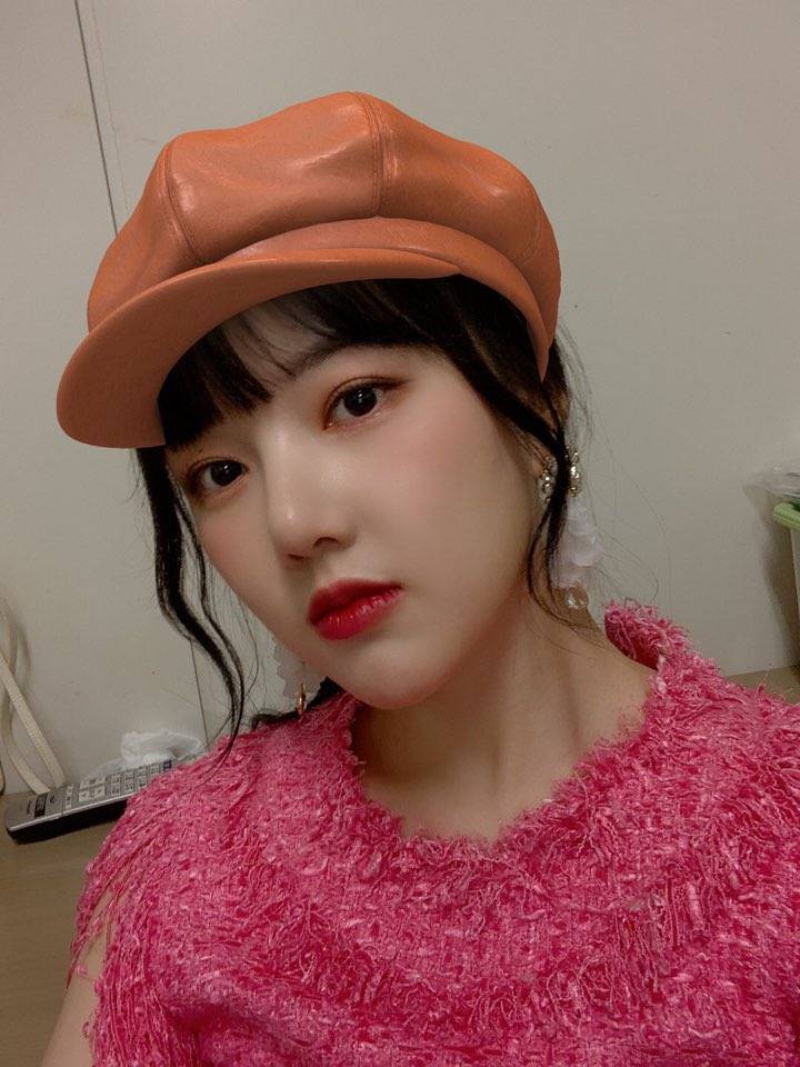 주말 오후 여자친구 예린.jpg