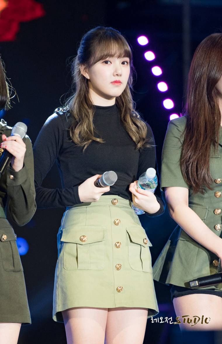 추워진 저녁이라...여자친구 예린.jpg