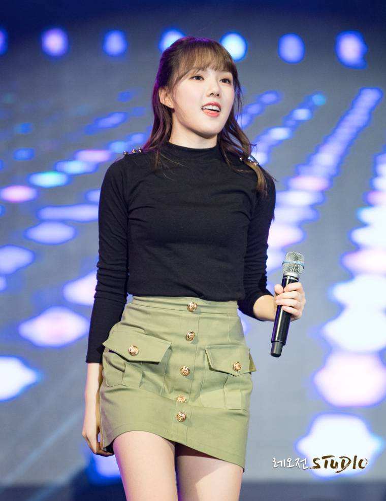 추워진 저녁이라...여자친구 예린.jpg