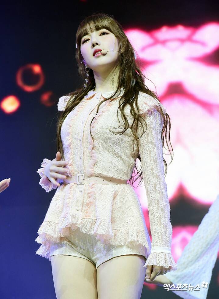 190114 여자친구 쇼케이스 현장.jpg