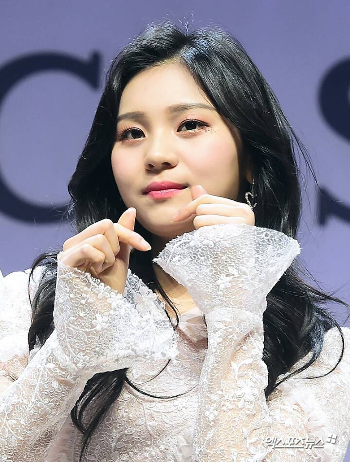 190114 여자친구 쇼케이스 현장.jpg