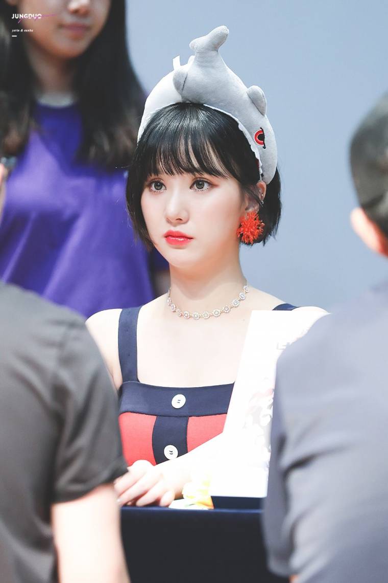 팬사인회에서.. #여자친구 #예린 #은하.jpg by 정듀오