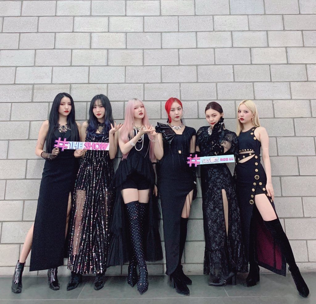 여자친구 무대의상 (더쇼.twitter)