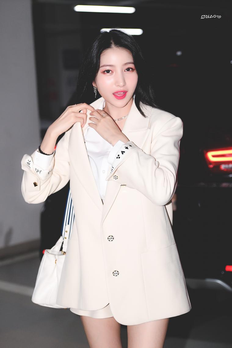 출근길?퇴근길? #여자친구 소원 은하 by 헌법소원