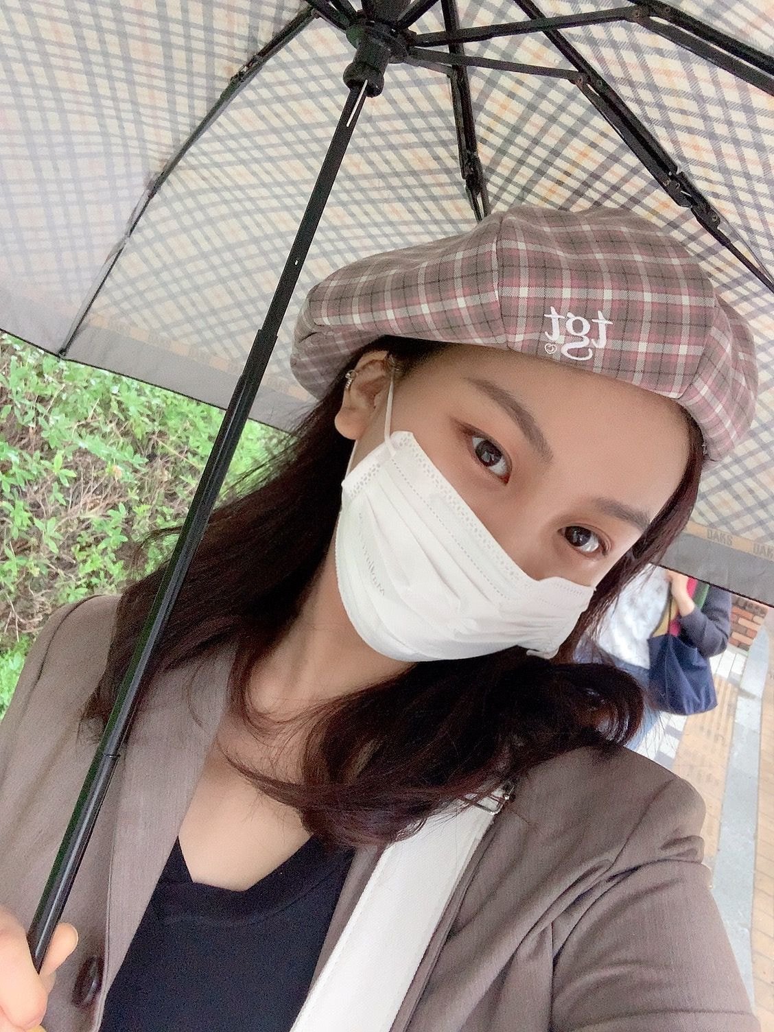 ☂? 잊지 말고 꼭! 챙기기이 #여자친구 #엄지