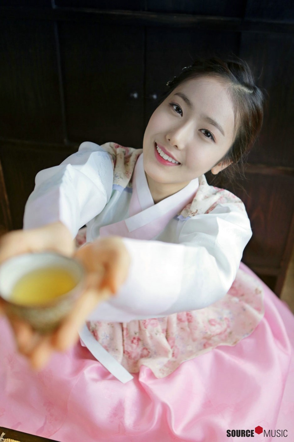여자친구 설날맞이 새해인사 한복화보.jpg