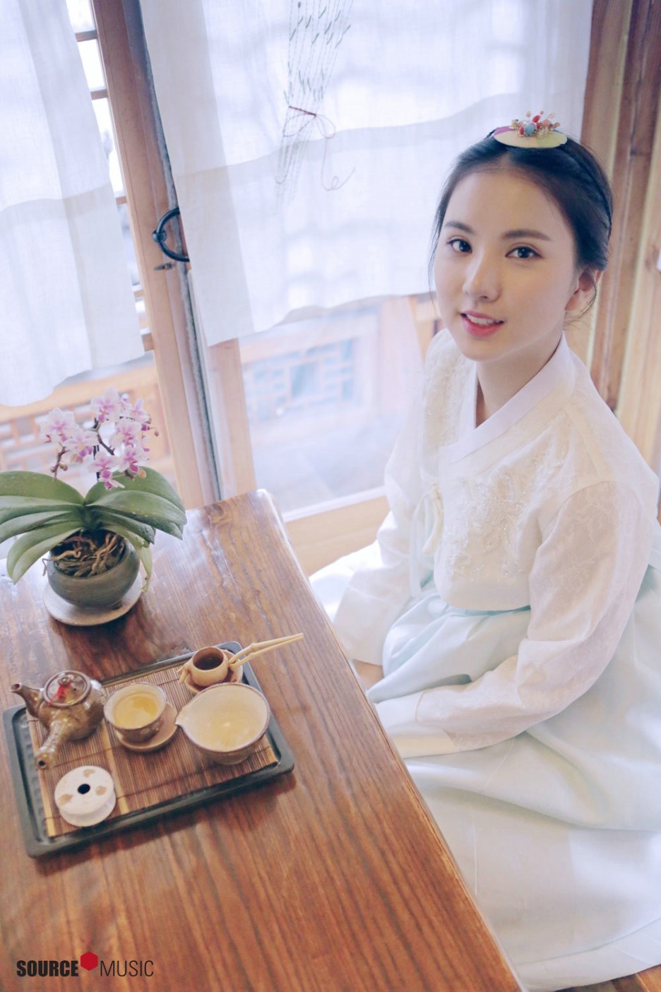 여자친구 설날맞이 새해인사 한복화보.jpg
