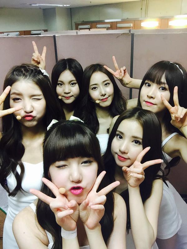 여자친구 150807 트윗 - 우리 팬분들 비 조심히 무사히 귀가하세요♡
