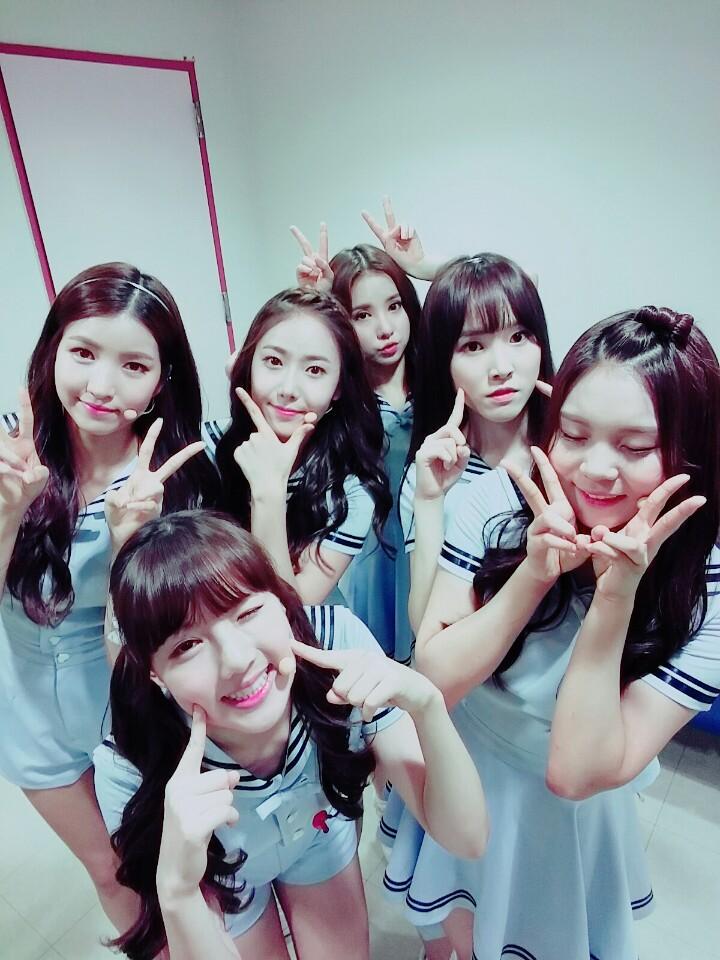 여자친구 150830 트윗 - 잠시 후 명동에서 만나요!^0^