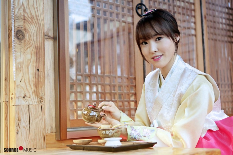 여자친구 설날맞이 새해인사 한복화보.jpg