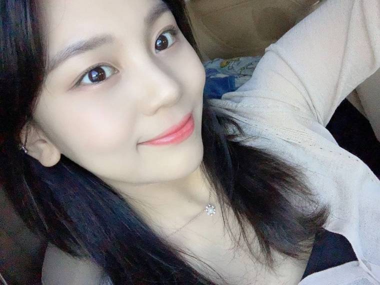 #여자친구 엄지