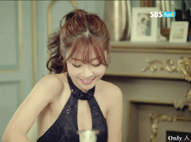 소진 가슴 골 노출...레깅스 사진