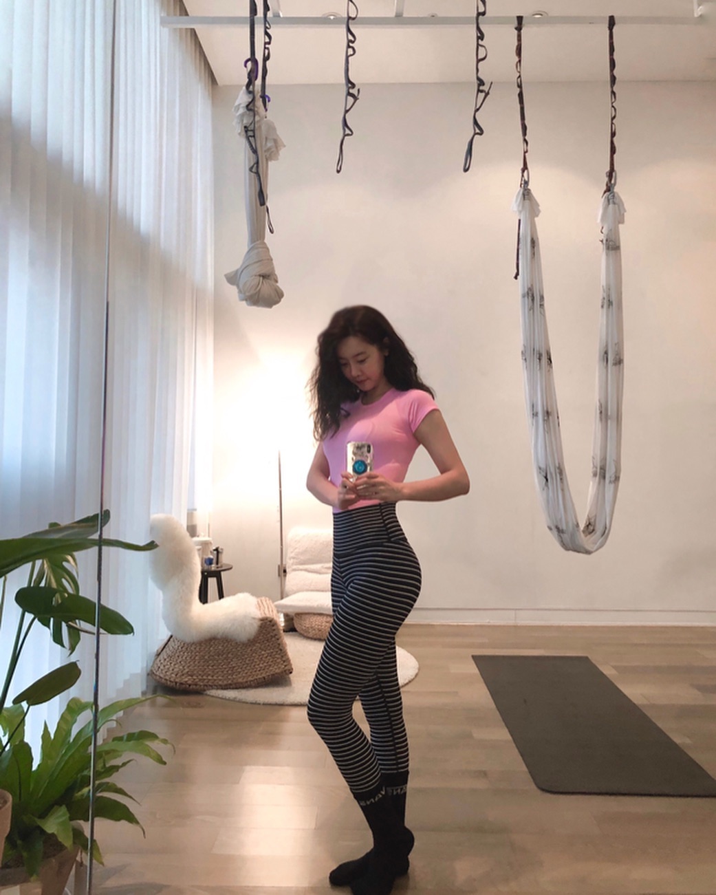 전신샷 찍는 걸스데이 소진