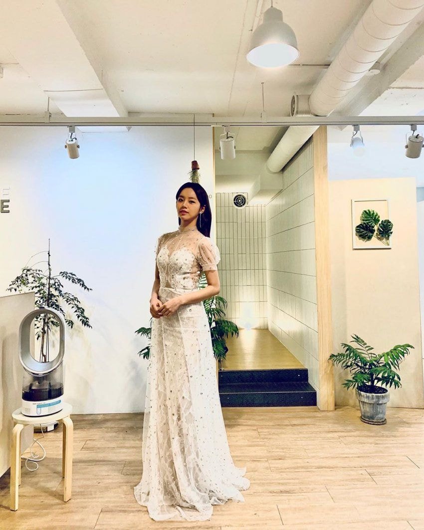 어제자 혜리 시스루 드레스.jpg