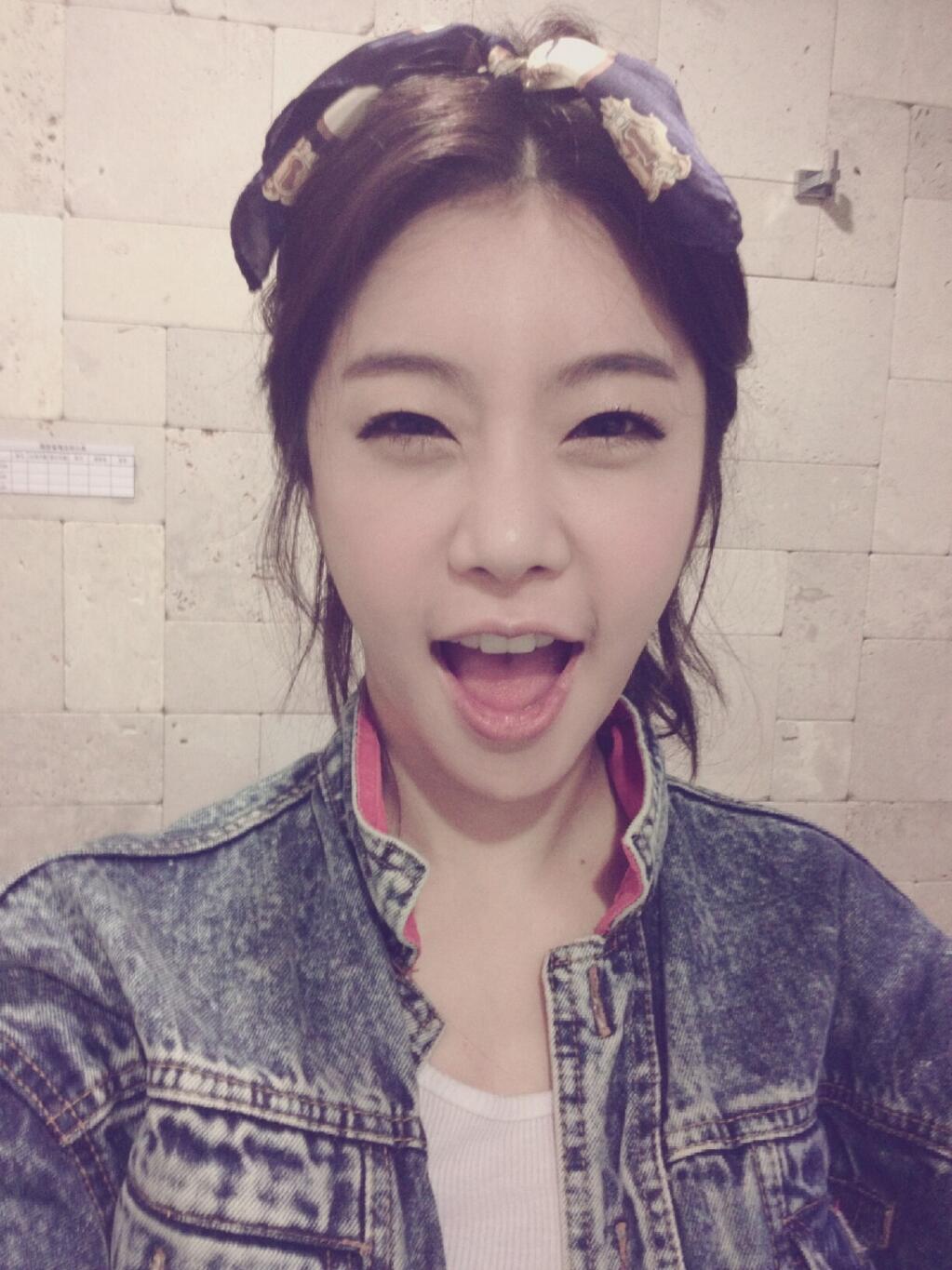 걸스데이 소진 130804 트위터 - 우리 민아 엠씨 첫방이니까 다들 빨리빨리 채널고정!!!!!