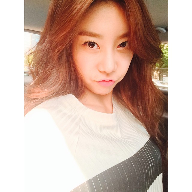 걸스데이 소진 인스타그램 - #나여야만#나만가진#매력. #2015년어서와.