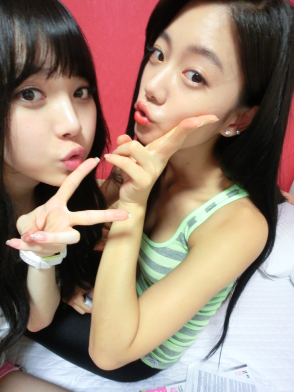걸스데이 유라 130825 트위터 - 라라 언니랑 현재 오빠랑*.* 무패 화이띵~♥