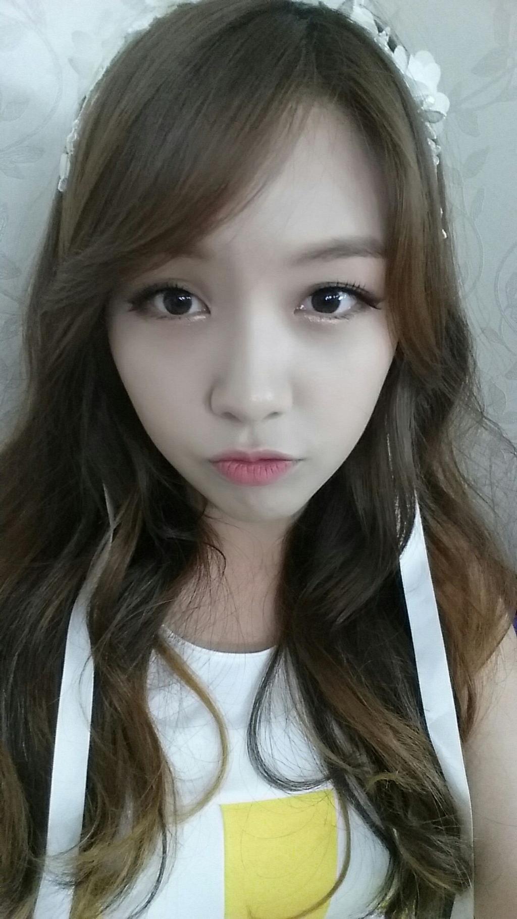 걸스데이 민아 트위터 - 밖에 많이 덥징 ㅜㅜ