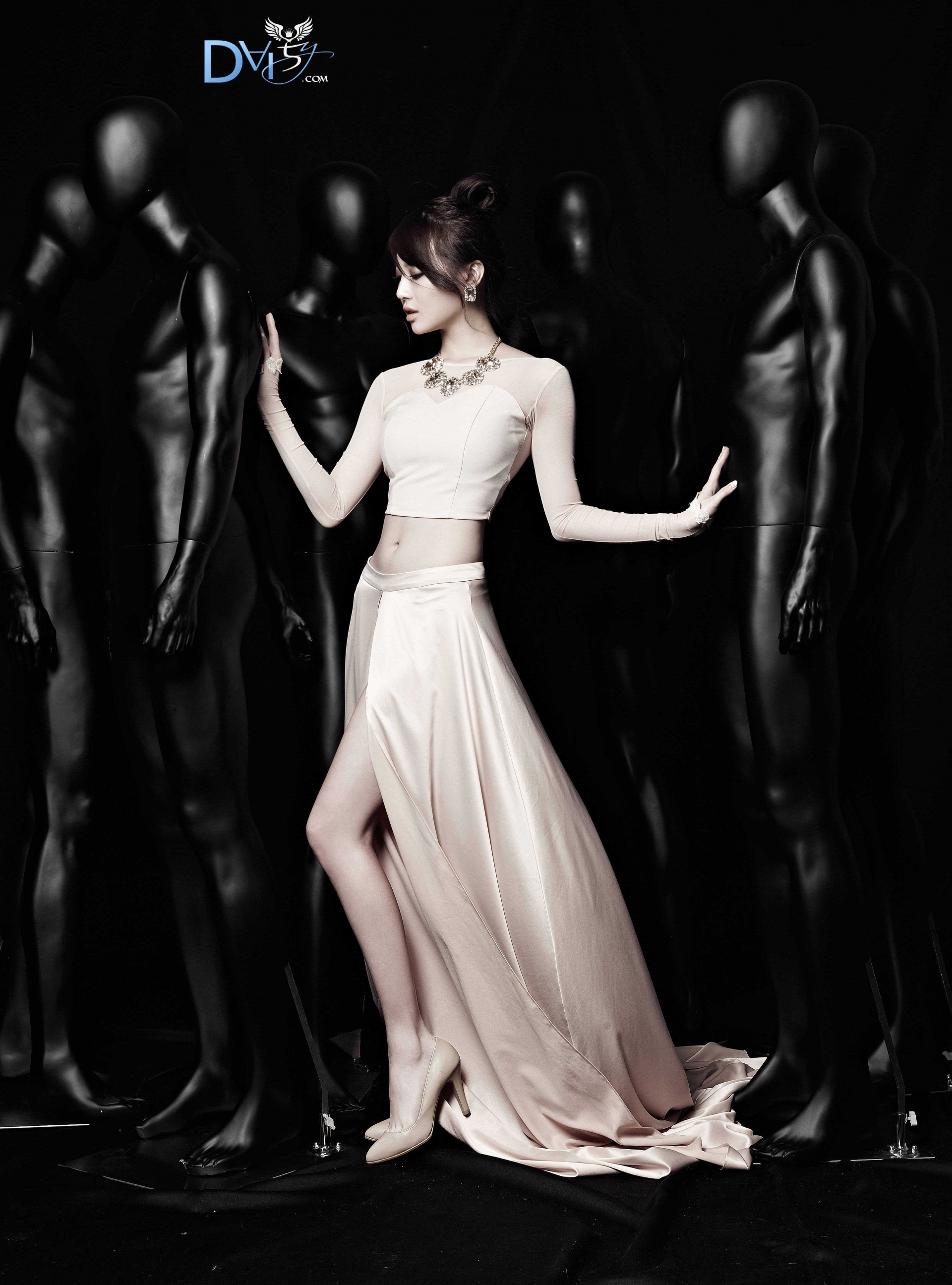 걸스데이 세번째 미니앨범 썸씽 컨셉이미지.jpg (유라 추가)