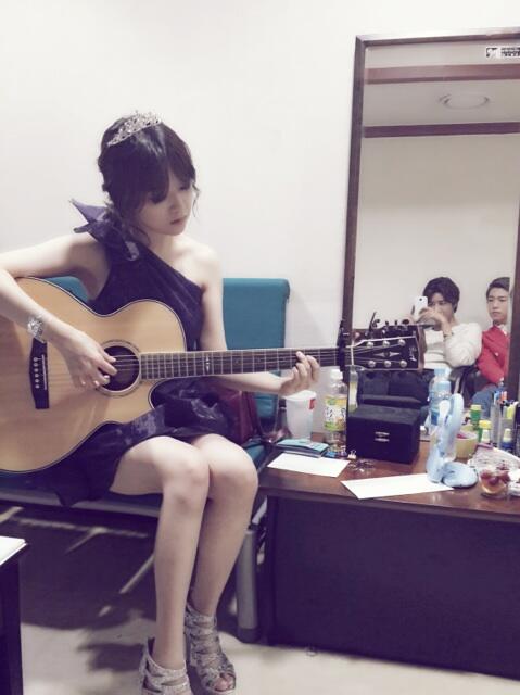걸스데이 민아 131002 트위터 - 둘이서 모해요??