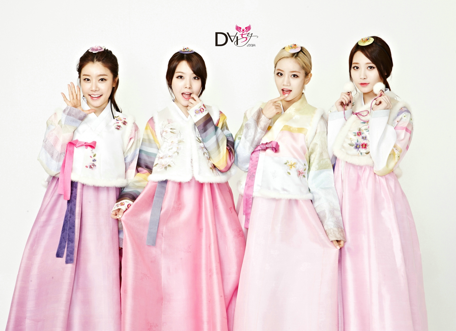 걸스데이 한복 사진.jpg