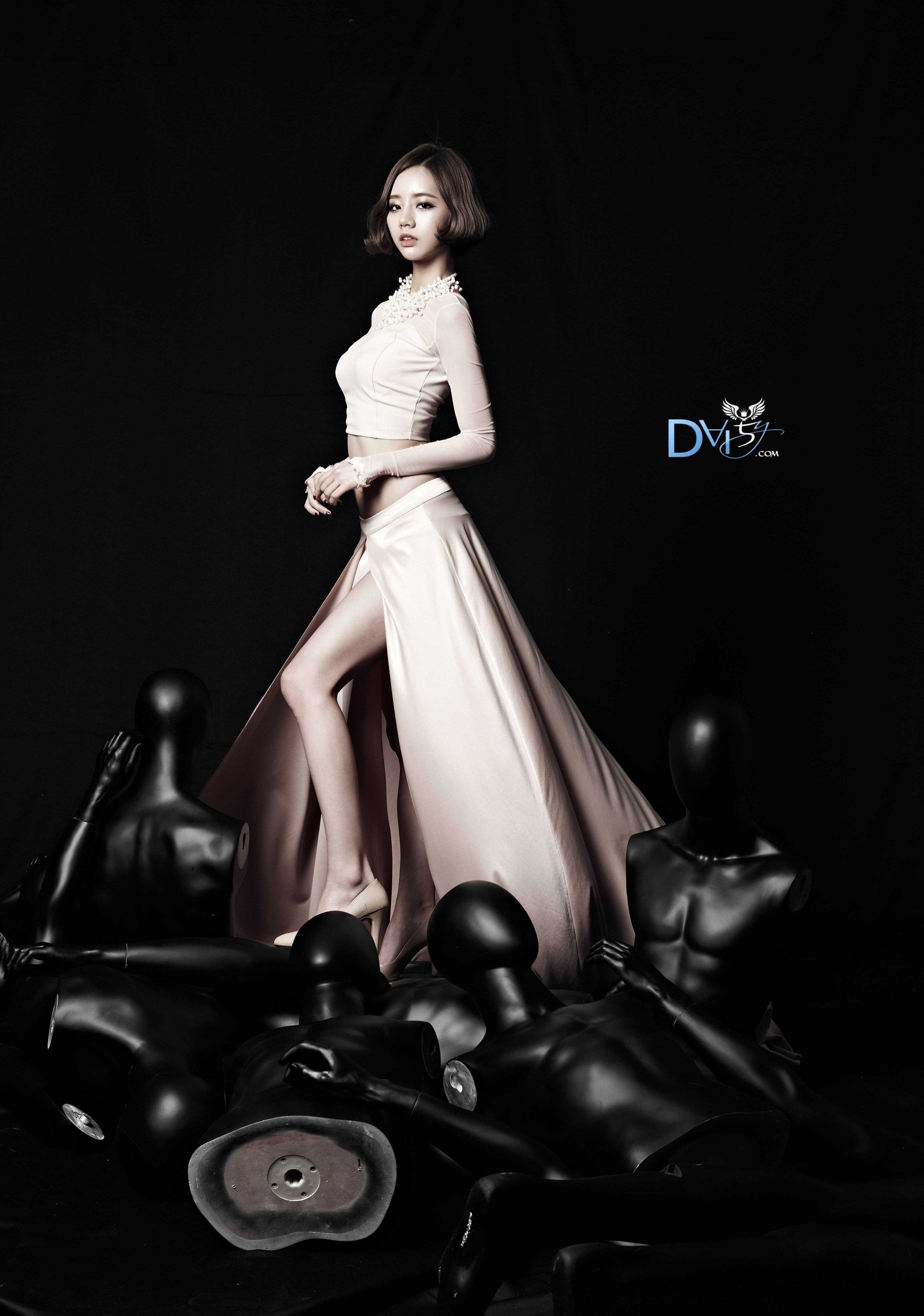 걸스데이 세번째 미니앨범 썸씽 컨셉이미지.jpg (유라 추가)