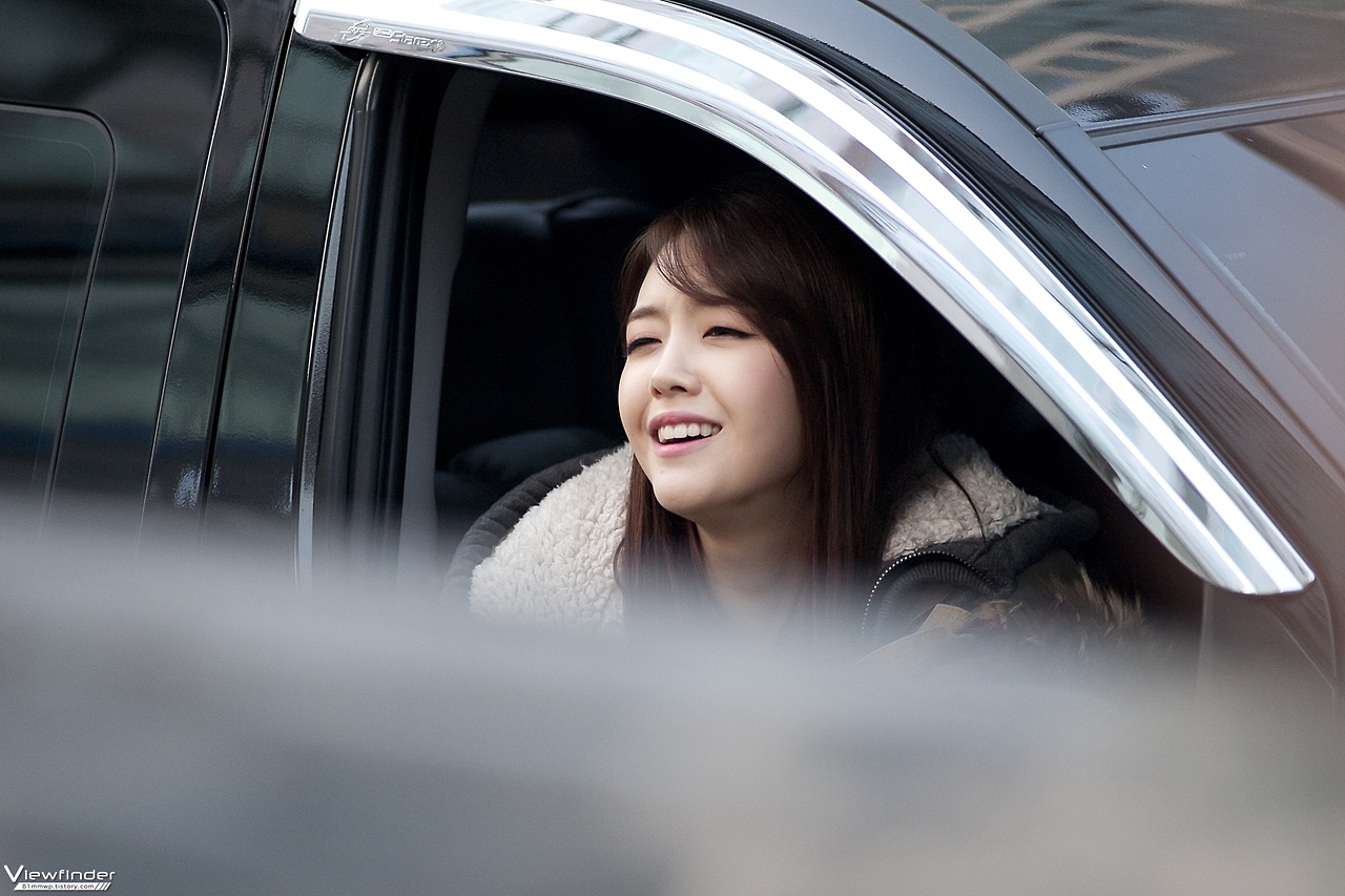 131208 민아 인기가요 퇴근길 직찍 by Viewfinder