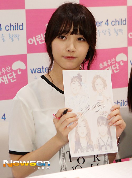 130831 걸스데이 water 4 child 사인회 기사사진.jpg
