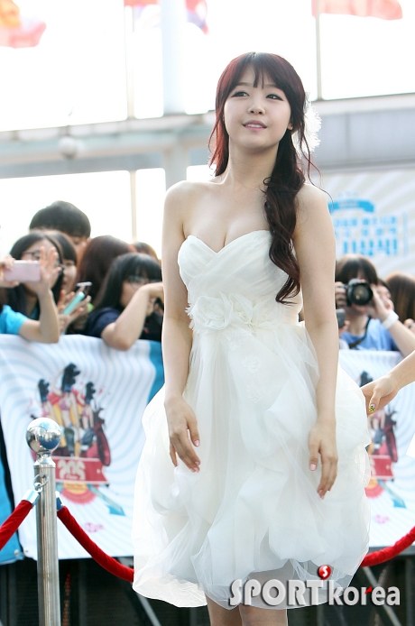 걸스데이 - 기사사진 @ 2013 20's Choice Blue Carpet