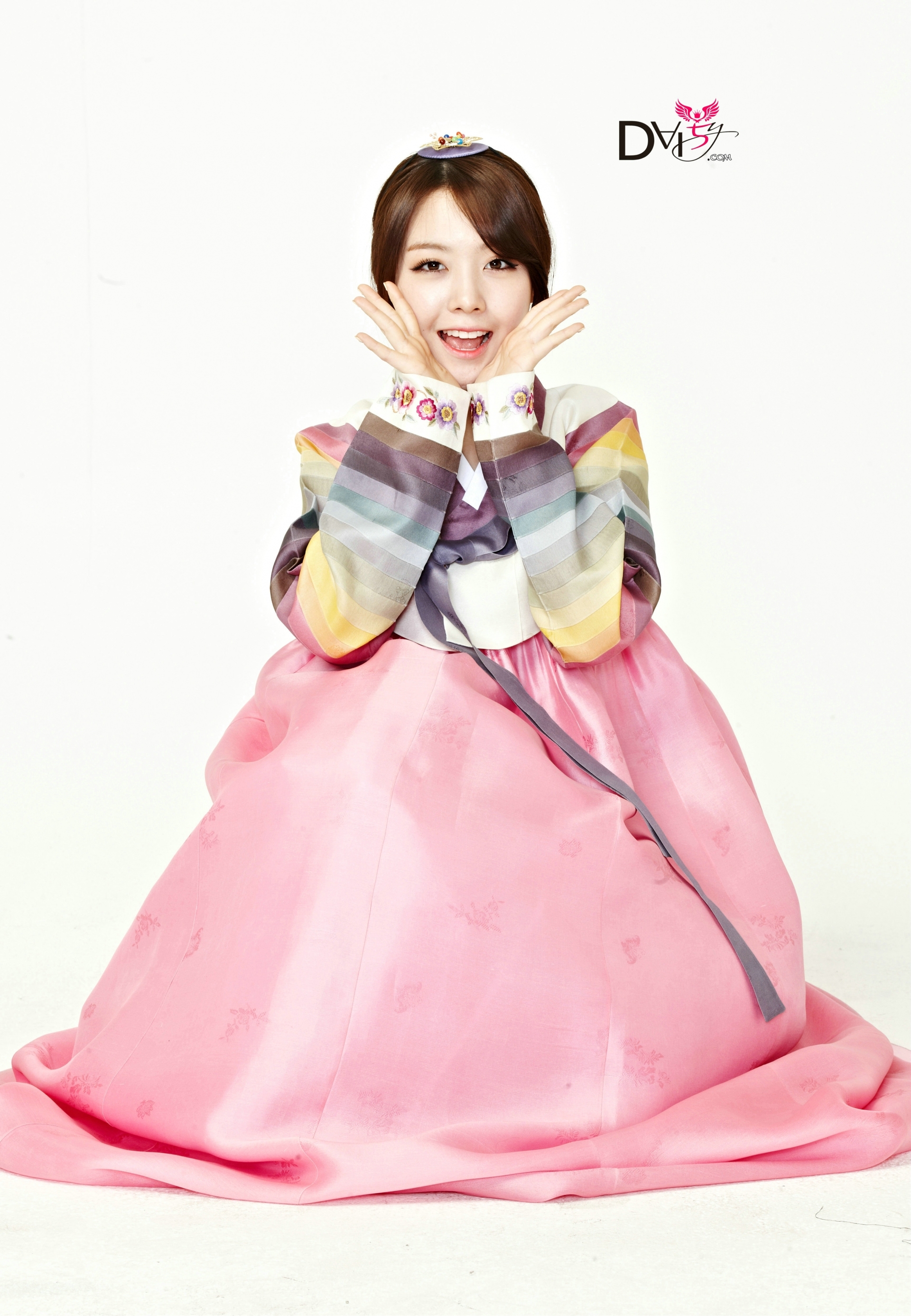 걸스데이 한복 사진.jpg