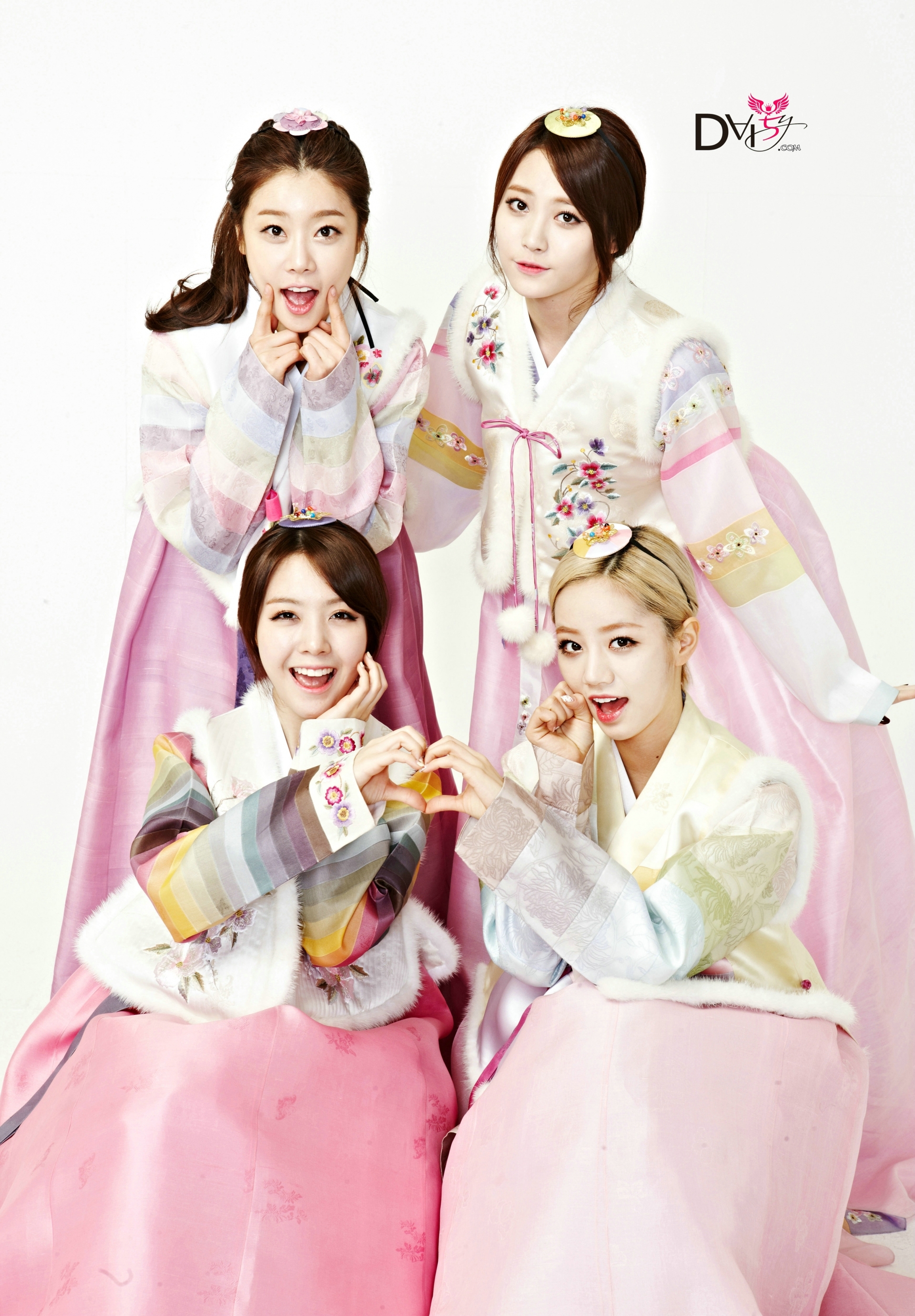 걸스데이 한복 사진.jpg