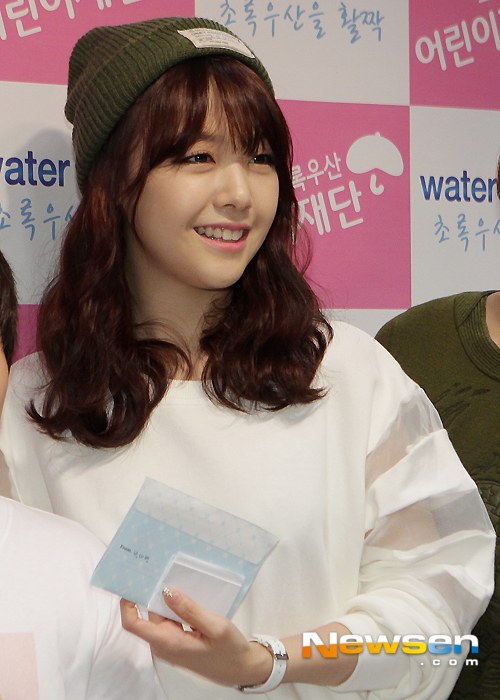130831 걸스데이 water 4 child 사인회 기사사진.jpg