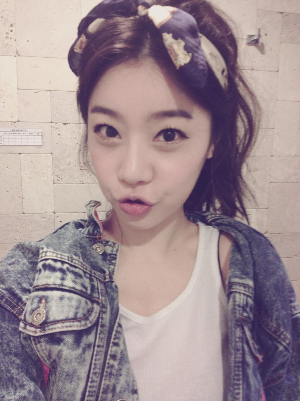 걸스데이 소진 130804 트위터 - 우리 민아 엠씨 첫방이니까 다들 빨리빨리 채널고정!!!!!