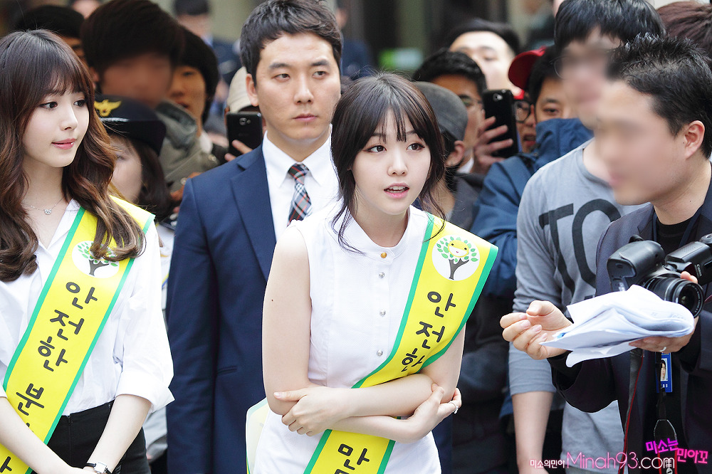 130507 민아 서현역 사회악근절캠페인 by 미소는민아꼬