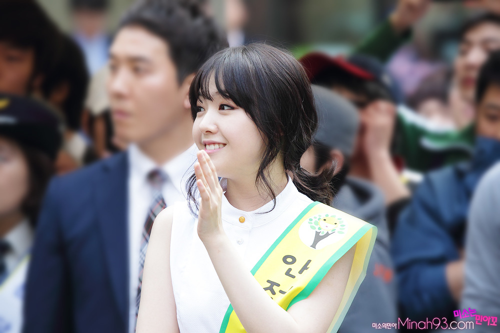 130507 민아 서현역 사회악근절캠페인 by 미소는민아꼬