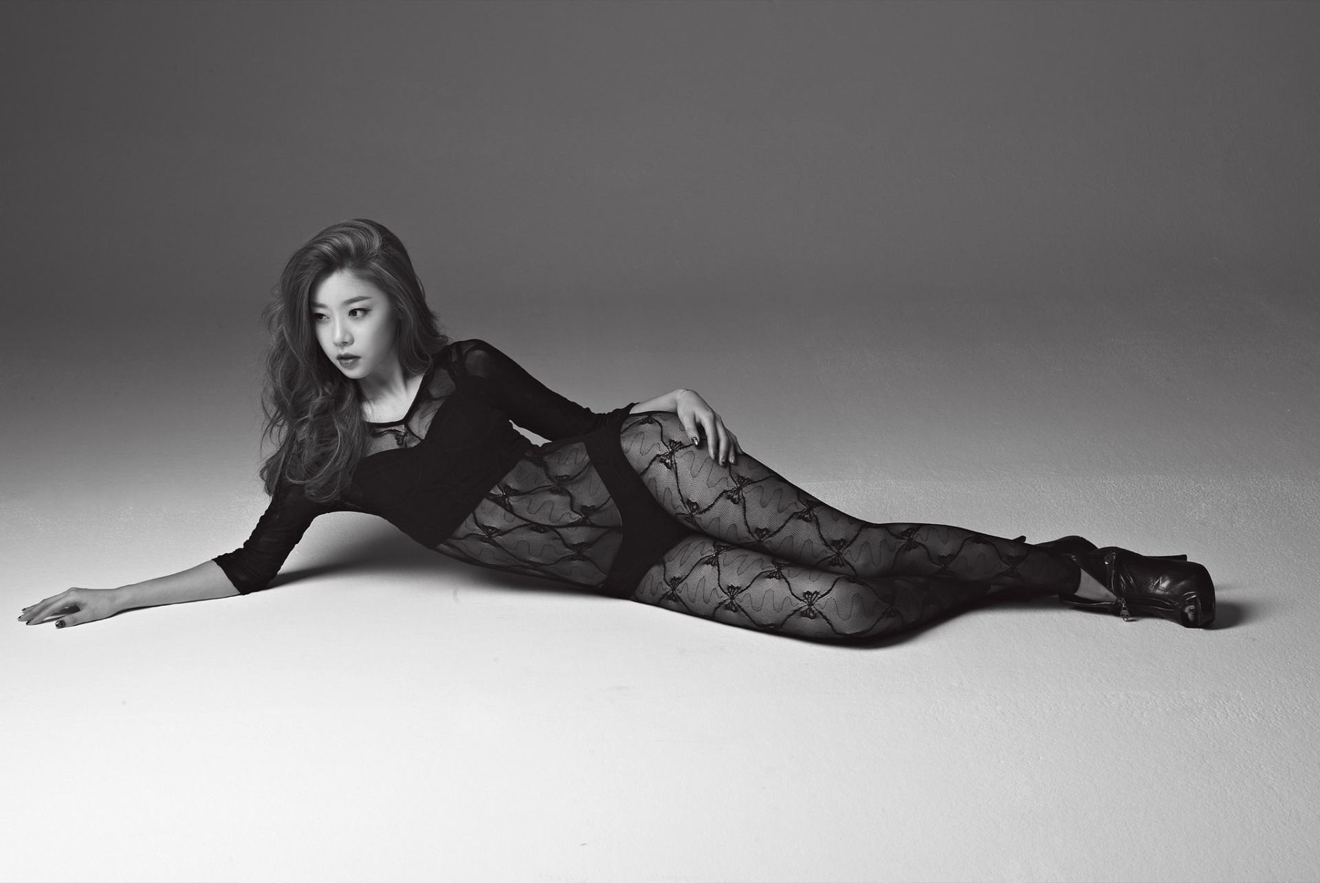 걸스데이 세번째 미니앨범 썸씽 컨셉이미지.jpg (유라 추가)