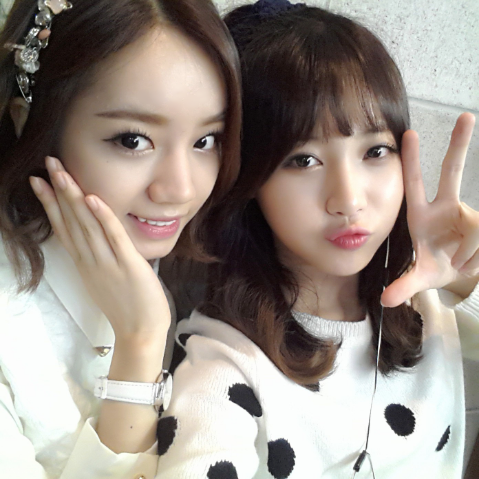 걸스데이 유라 131105 트위터 - 오늘 혜리 유라 3주년이라네용!