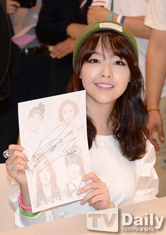 130831 걸스데이 water 4 child 사인회 기사사진.jpg