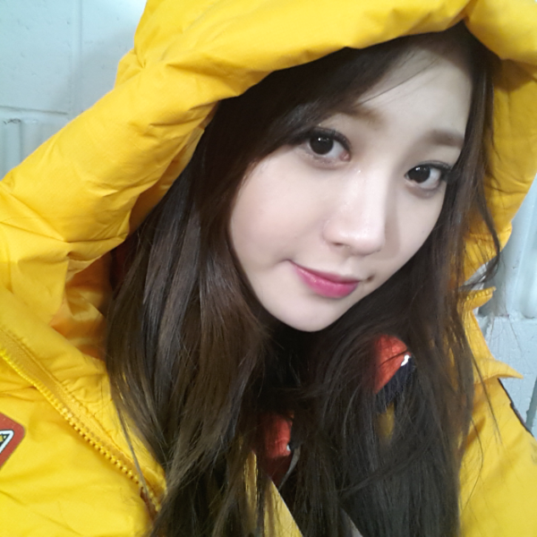 걸스데이 유라 140114 트윗 - 뒤늦게아육대 왔어용♥