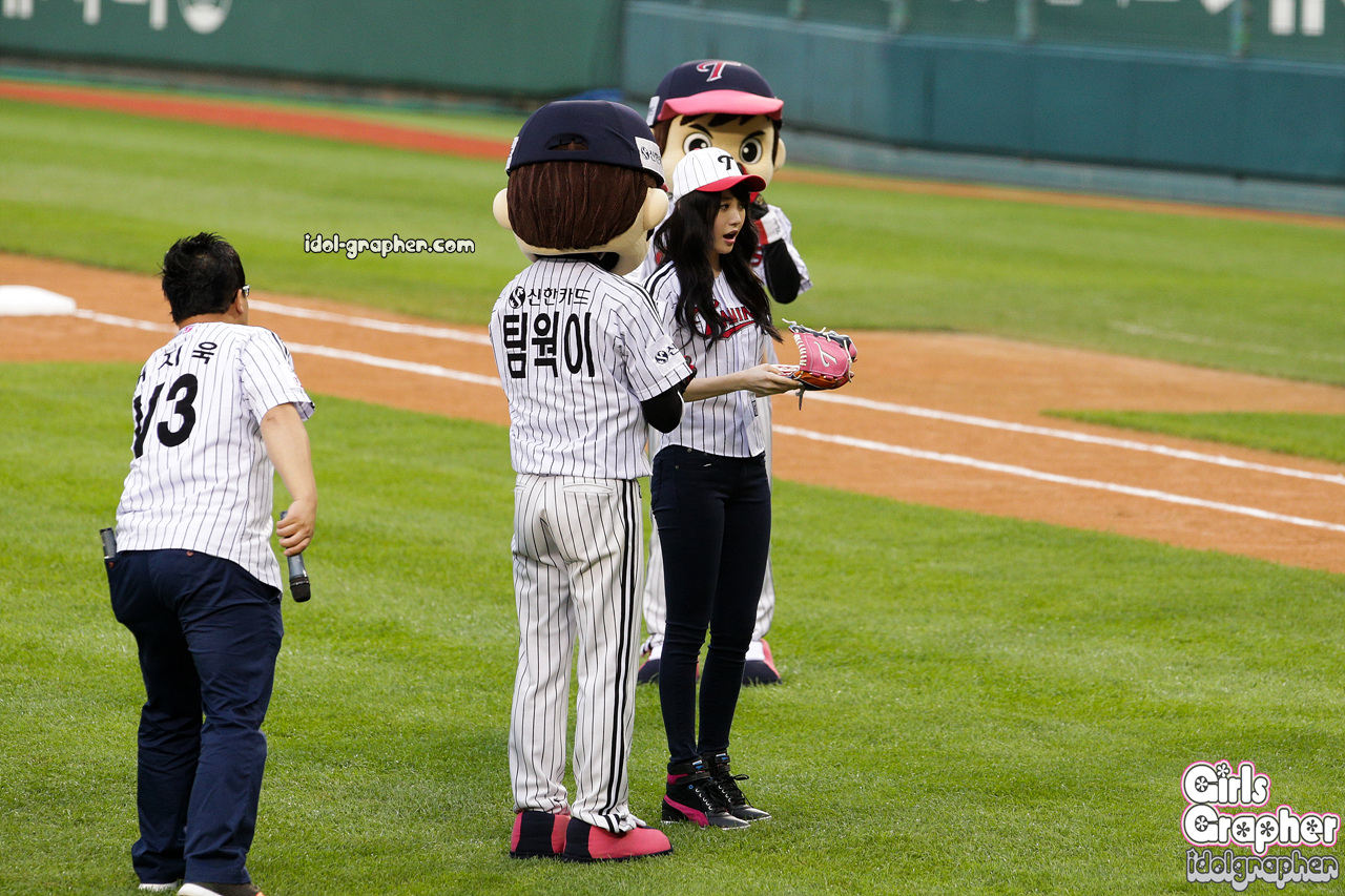 걸스데이 유라 - 130710 LG VS NC 시구 by Girls Gapher